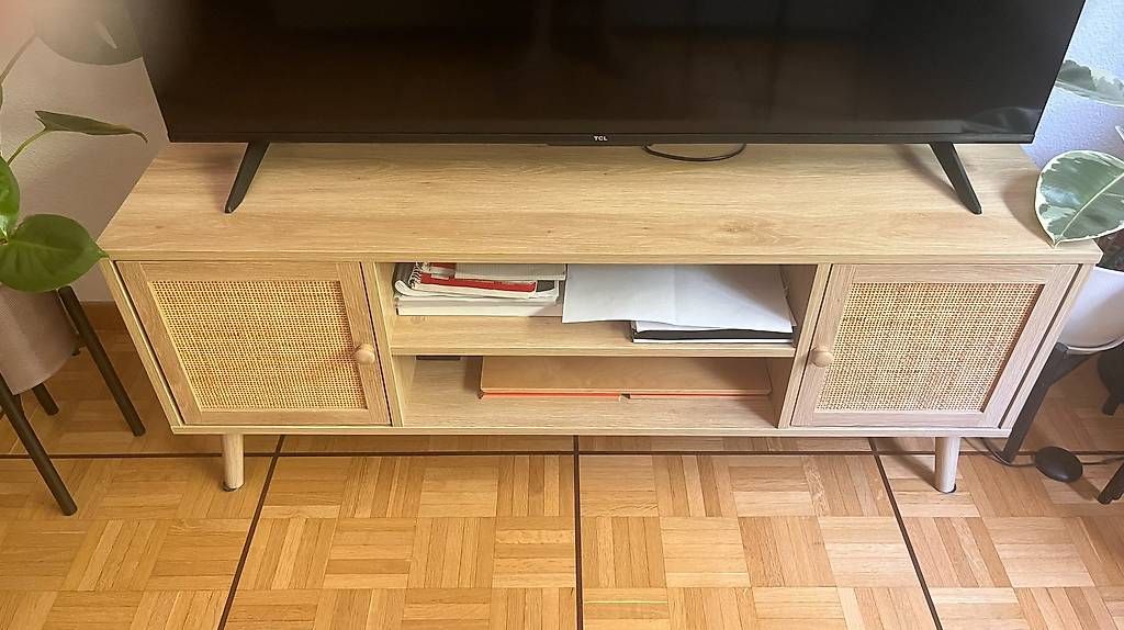 Mobili TV: Table for TV (very good condition) – Usato da Genève venduto da Luisa_Oliv