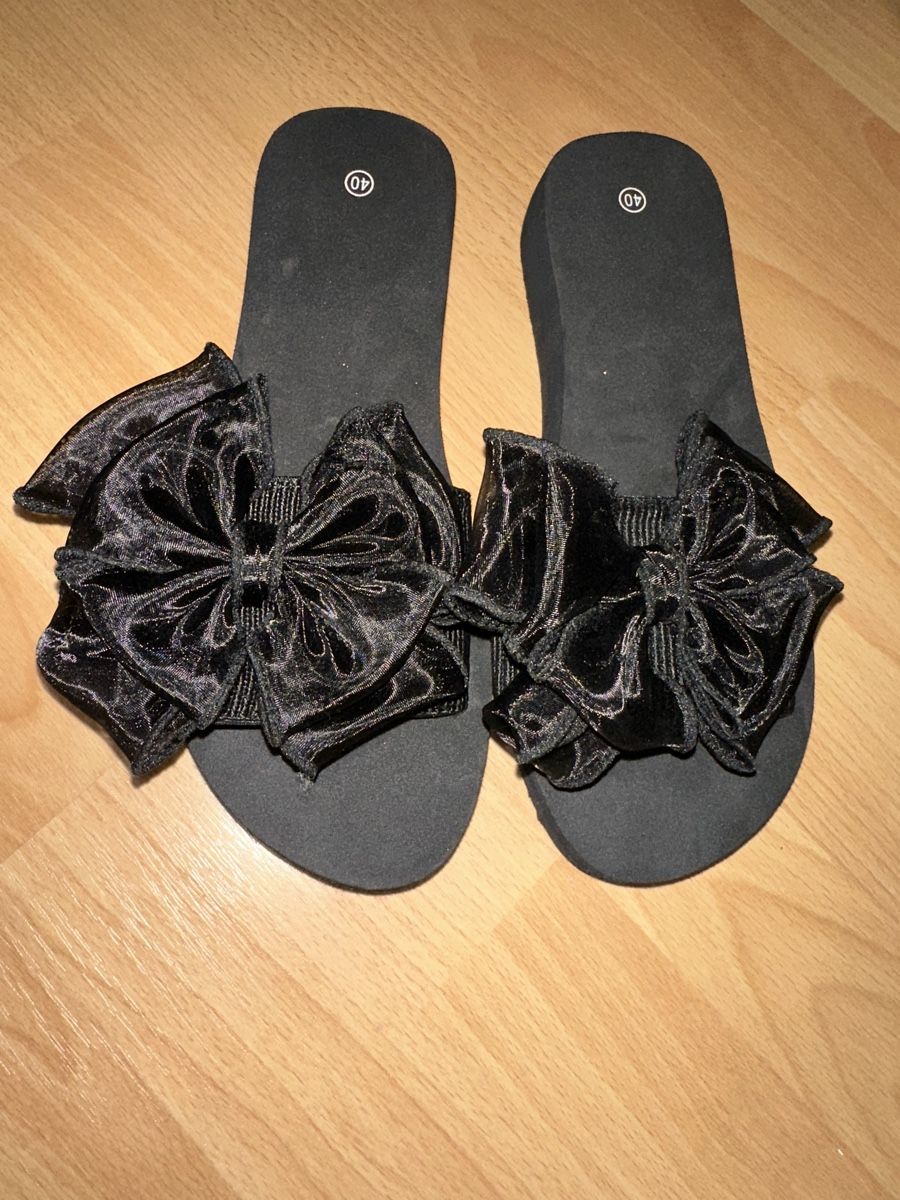 Scarpe da donna: No brand slippers – Nuovo (secondo la descrizione) da Winterthur venduto da hachiscutecloset 1