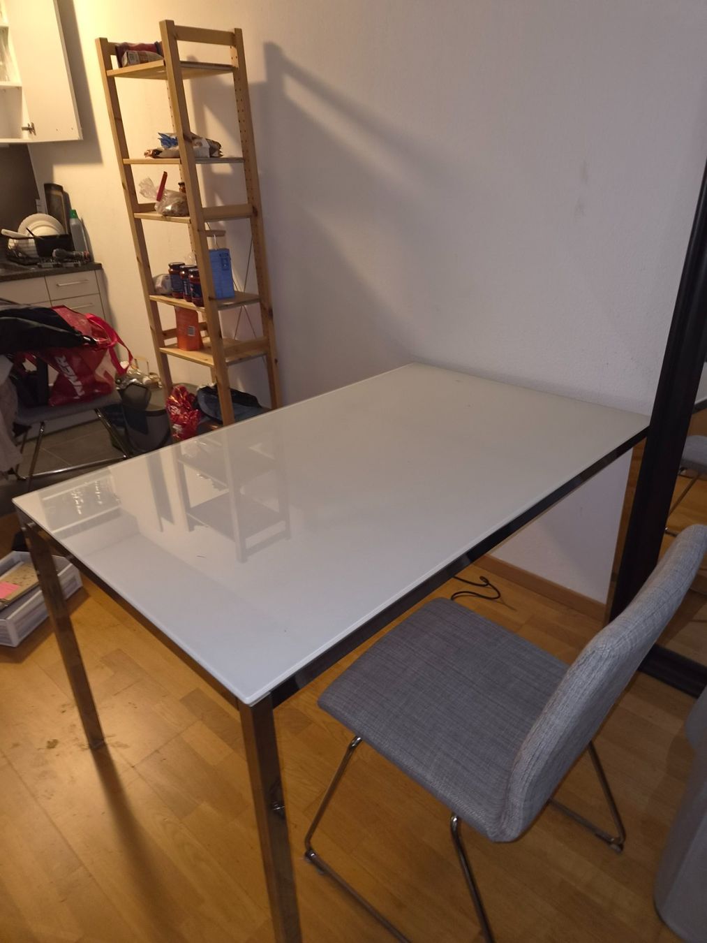 Tischset: Tisch inkl. 4 Stühlen – Gebraucht aus Bern von dan_z5f7