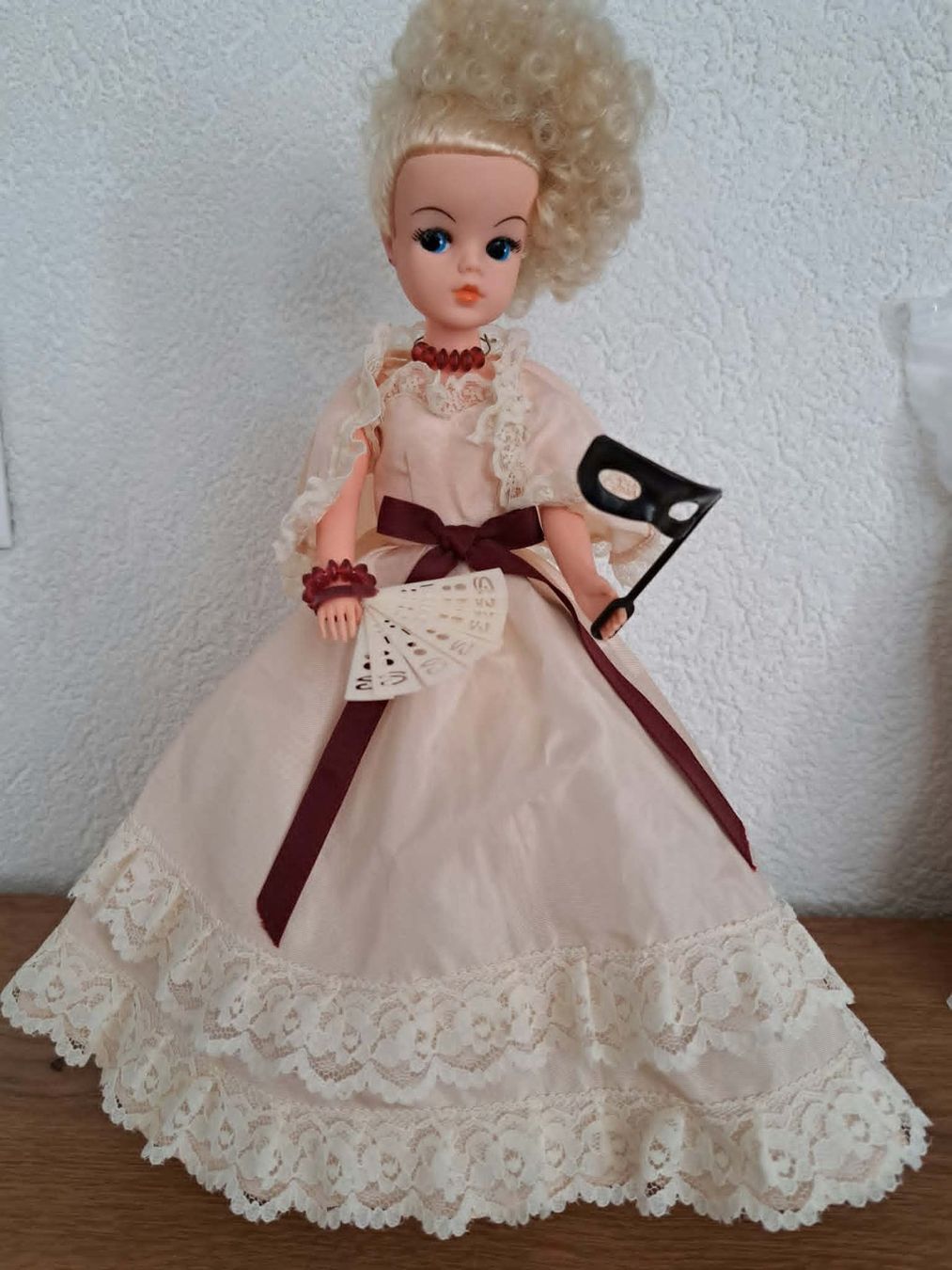 Puppen: 1984 Masquerade Sindy mit viele Kleidung – Gebraucht aus Saas Grund von IvanaXY