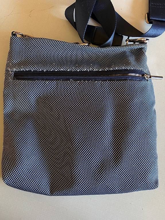 Lässig Taschen für Damen: Umhängetasche SFY – Gebraucht aus Nottwil von Frontal 1