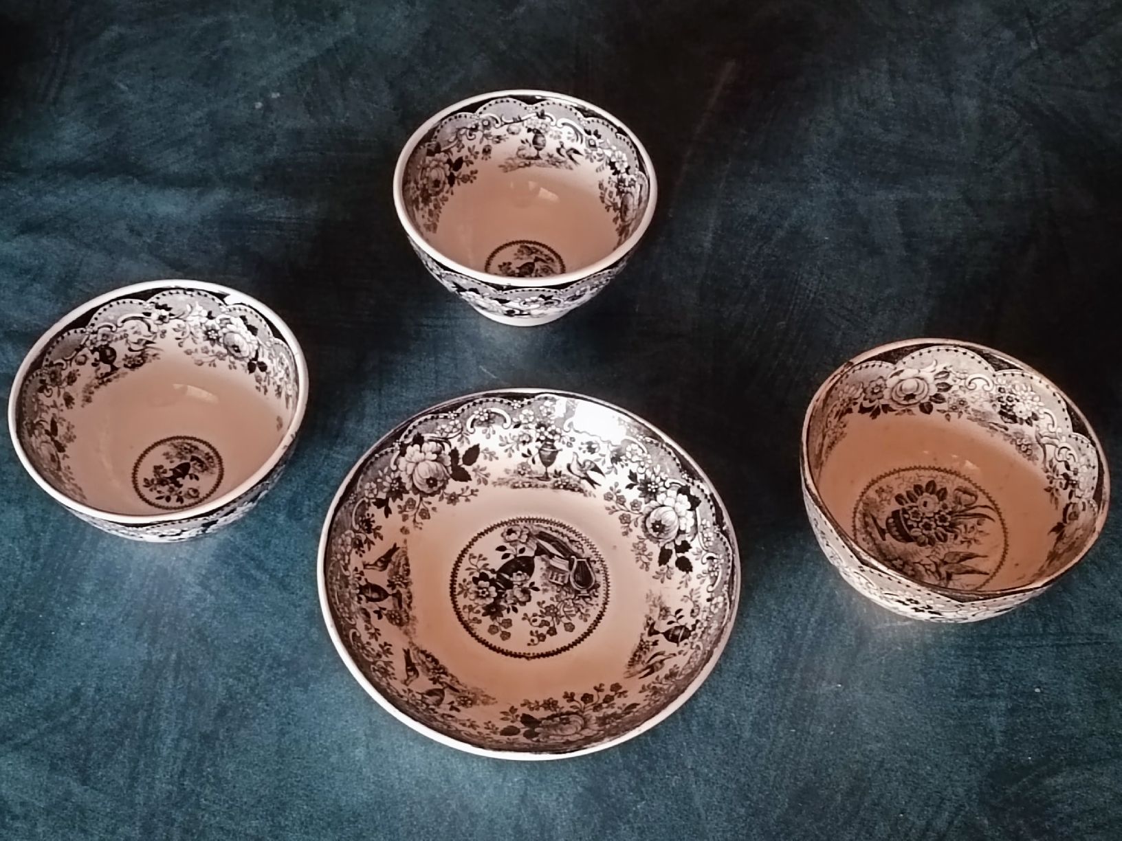 Villeroy & Boch Set di piatti: Unterteller mit 3 Schalen – Usato da Estavayer-le-Lac venduto da Scosde