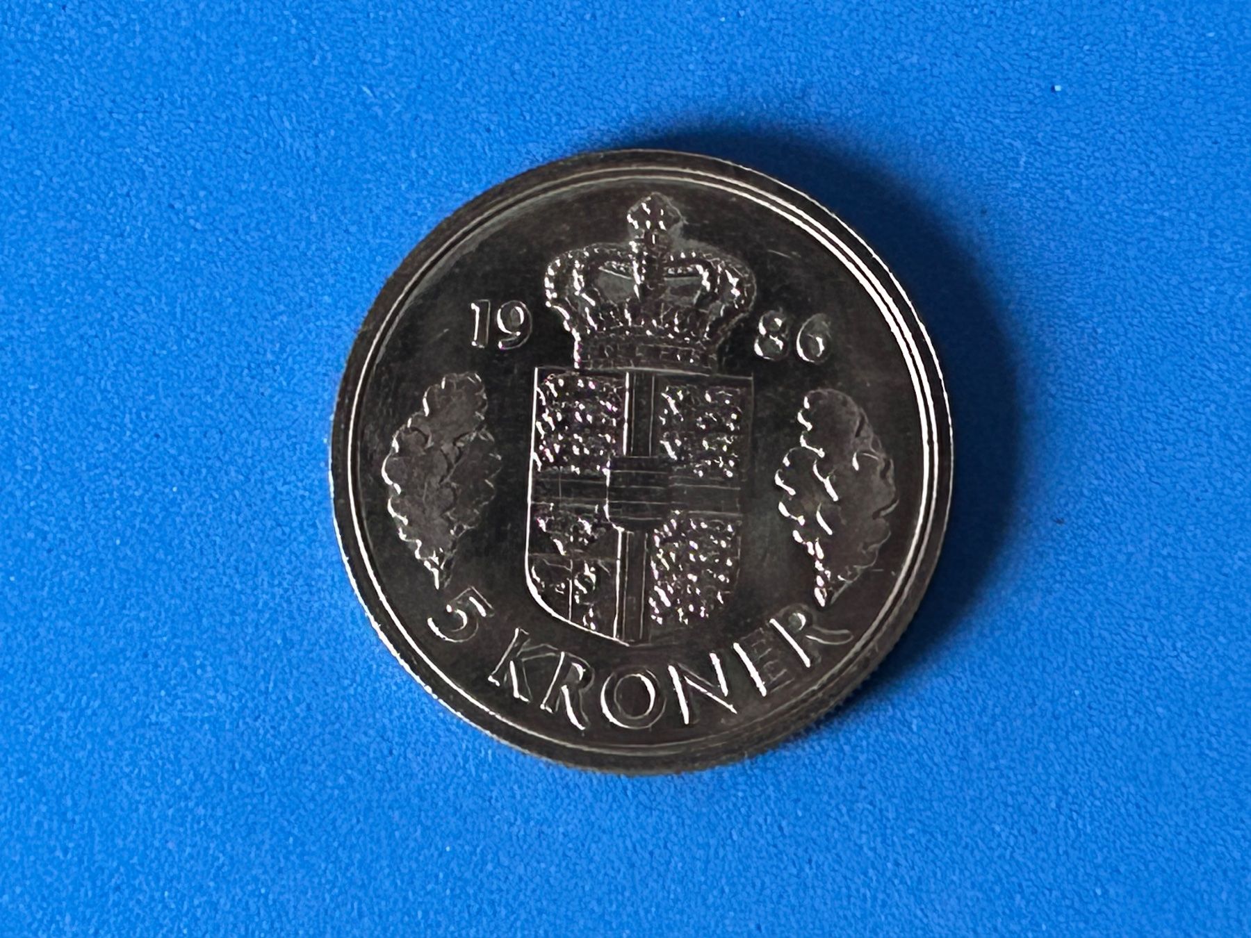Tutti le monete: Denmark - 5 Kroner - Margrethe II 1986 – Usato da Corcelles NE venduto da AJKader 4