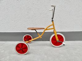 altes gelbes Dreirad von KEMP Swiss Made