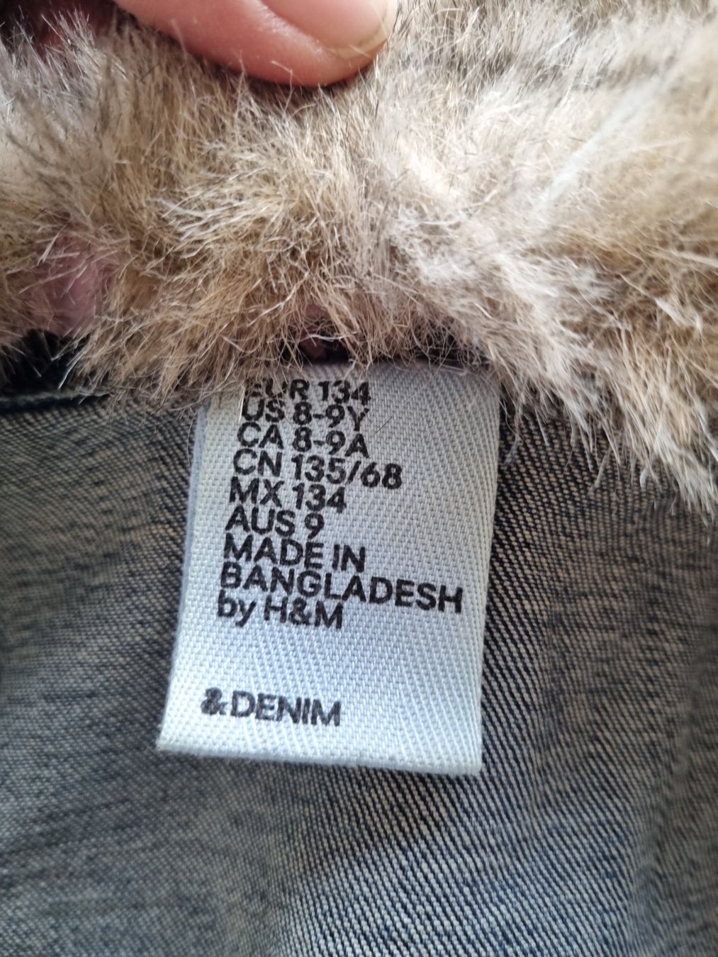 H&M Sonstige Mädchenkleider: Jeans- Gilet Gr.134 – Gebraucht aus Brütten von gupi1717 1