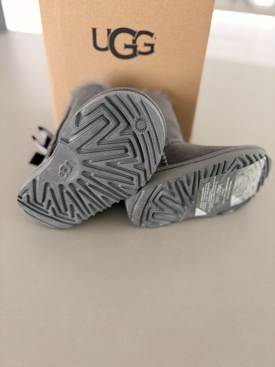 Ugg Scarpe per ragazze: UGG Bailey Bow II, Grösse 22 – Nuovo e nell'imballaggio originale da Aarberg venduto da Daniela300 1
