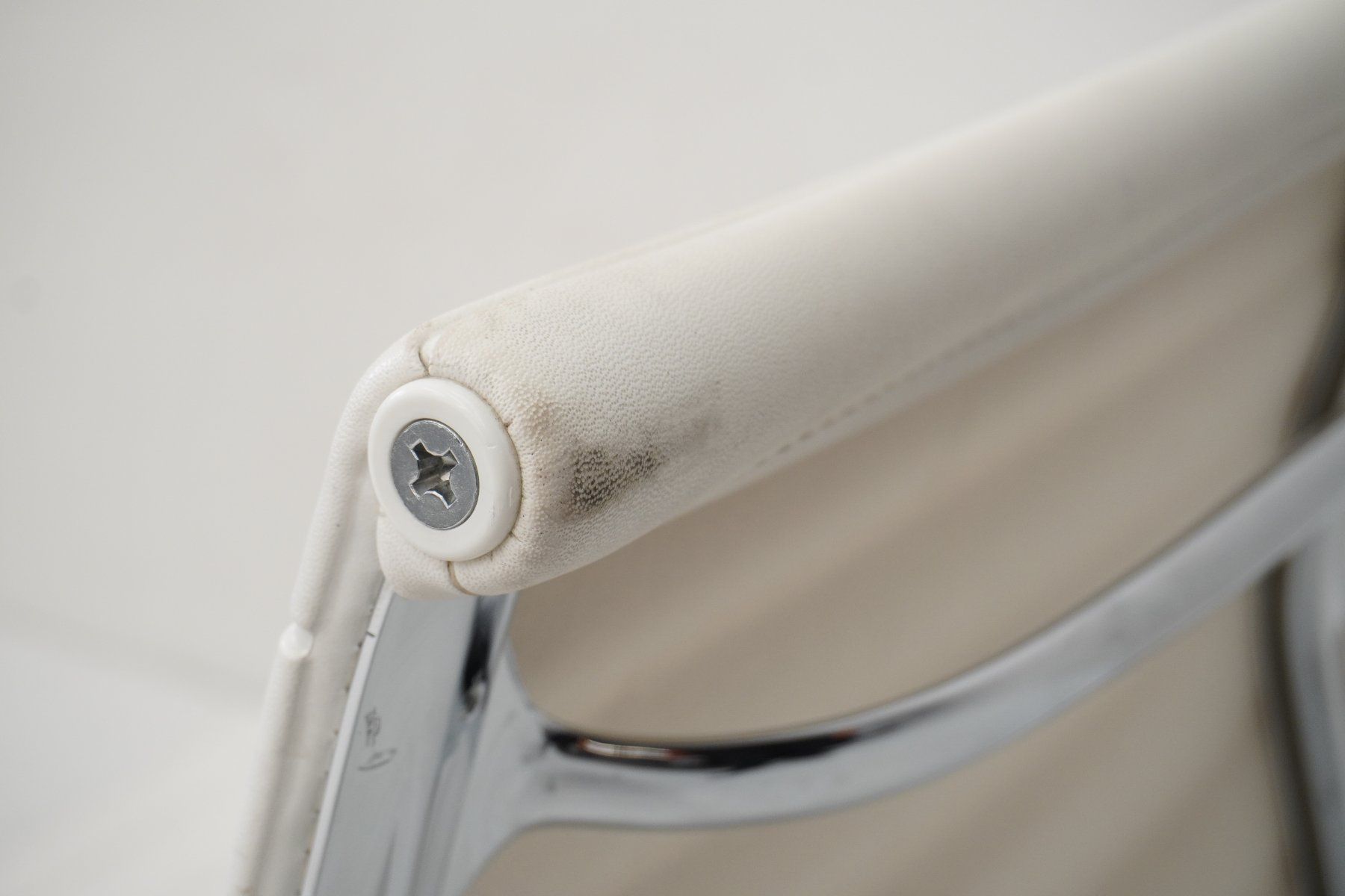 Vitra Chaises: Vitra EA117 Schale Kunstleder weiss – D'occasion à Bad Zurzach par QLASSIQ 5