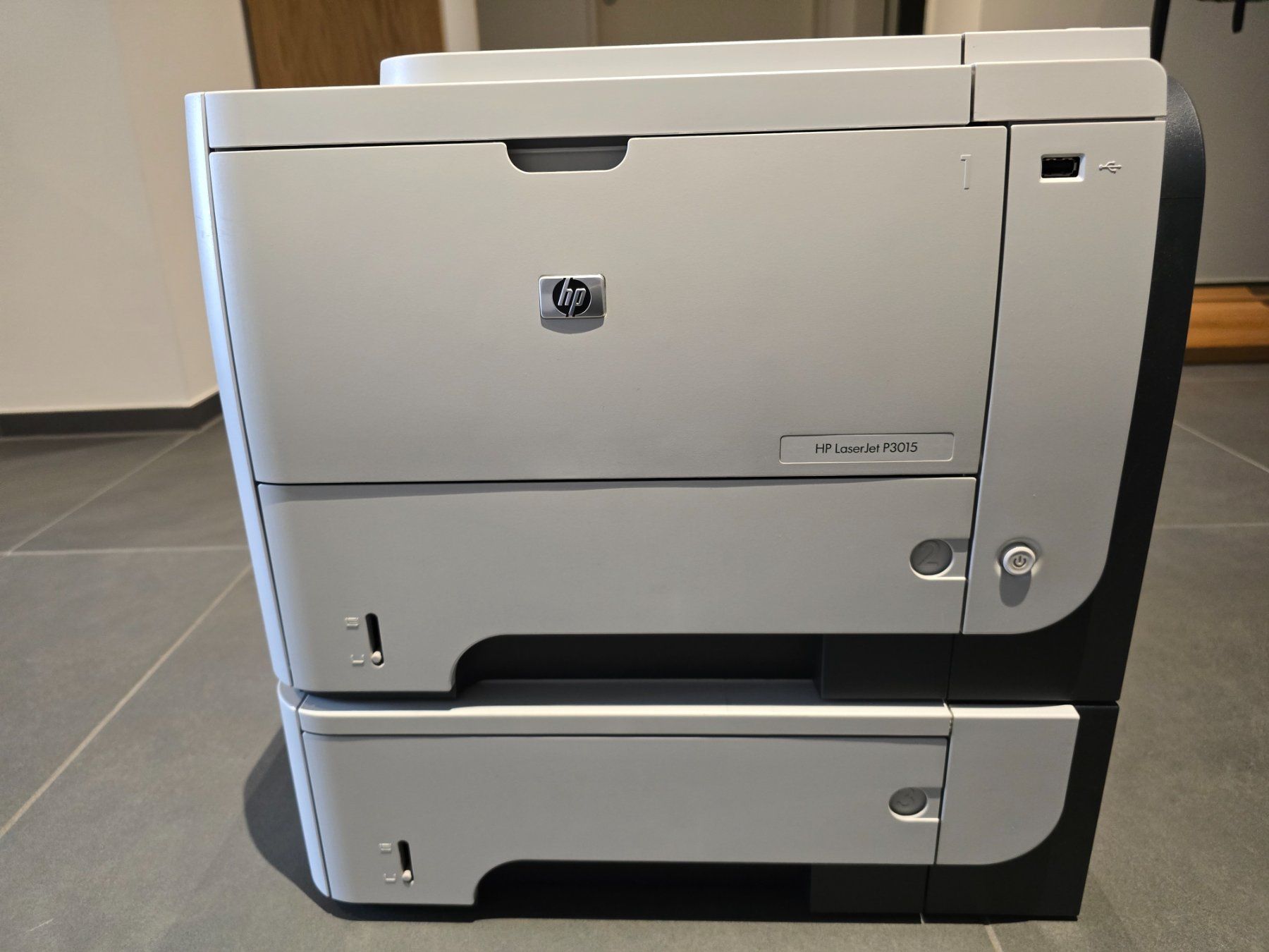 Hewlett Packard Stampanti: HP LaserJet P3015 Drucker mit Zusatzfach – Usato da Füllinsdorf venduto da master_mind