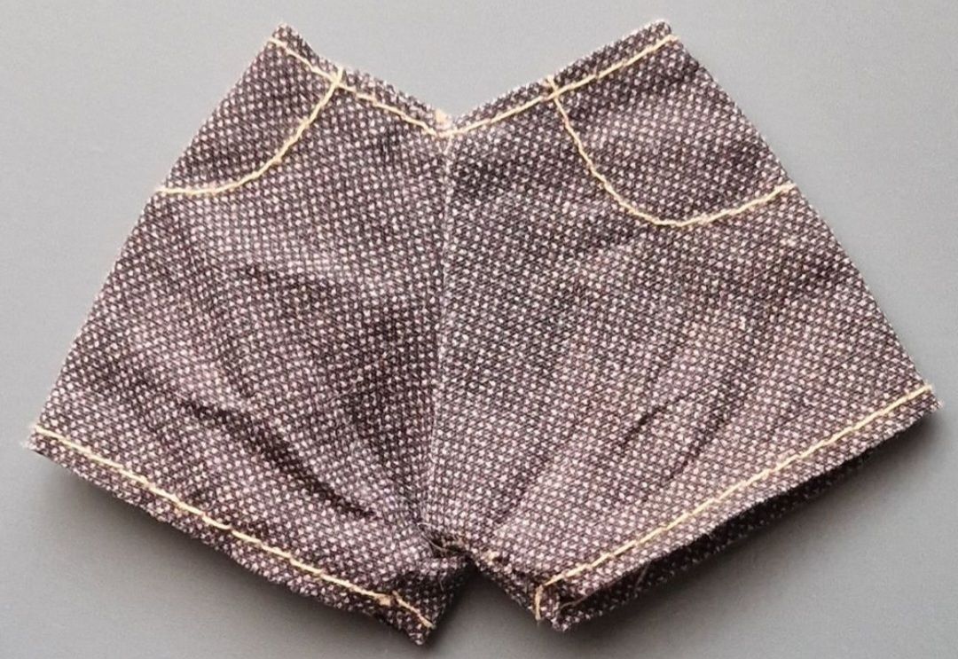 Bambole: short pour Barbie – Usato da Couvet venduto da Pioune