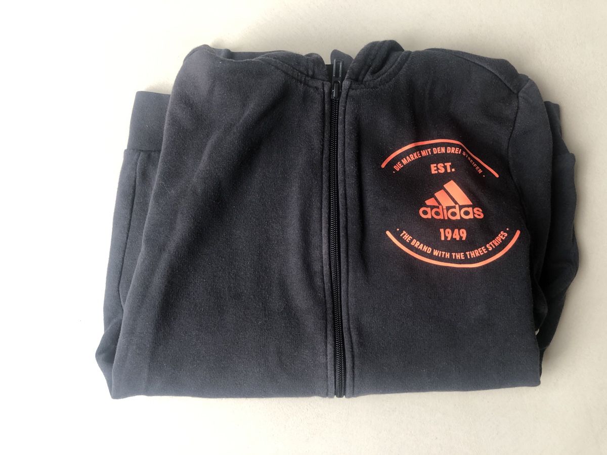 Jacken: Jaquette Adidas (164) – Gebraucht aus La Tour-de-Peilz von zazen33 3