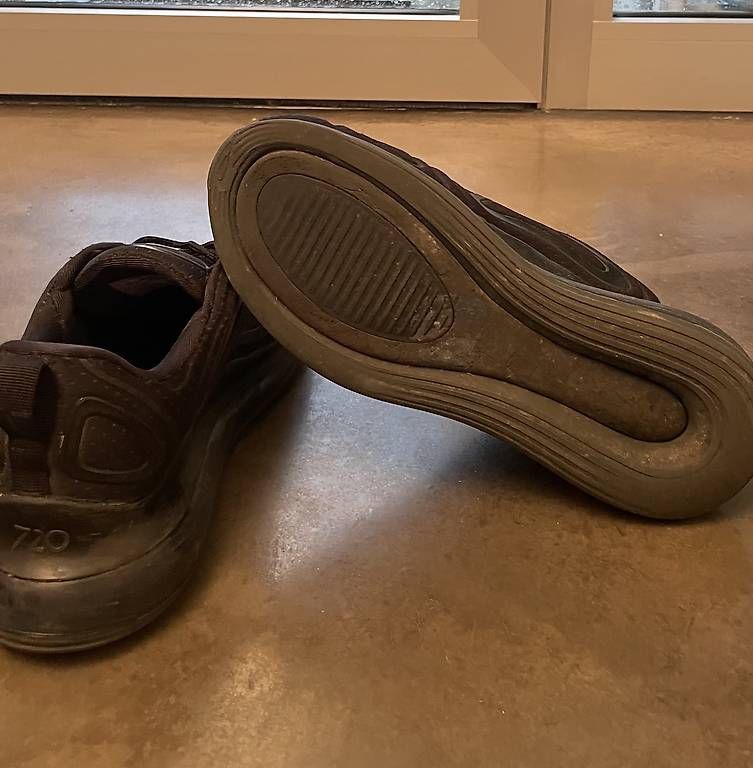 Chaussures hommes: Nike Air Max 720  – D'occasion à Carona par ene_2vkd 1