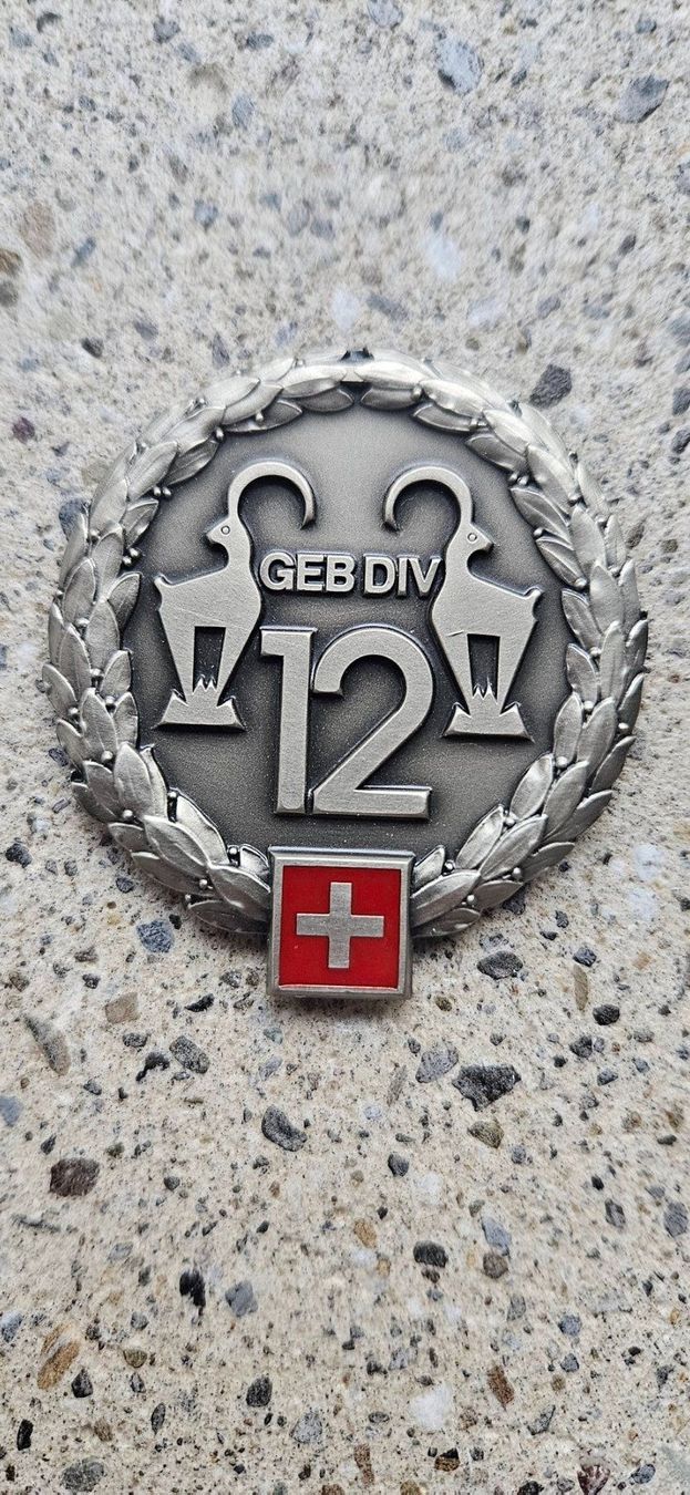 Schweizer Armee Placchette & Badge: *** Beretemblem Silber Schweizer Armee *** – Nuovo e nell'imballaggio originale da Riedholz venduto da fr_sIruP