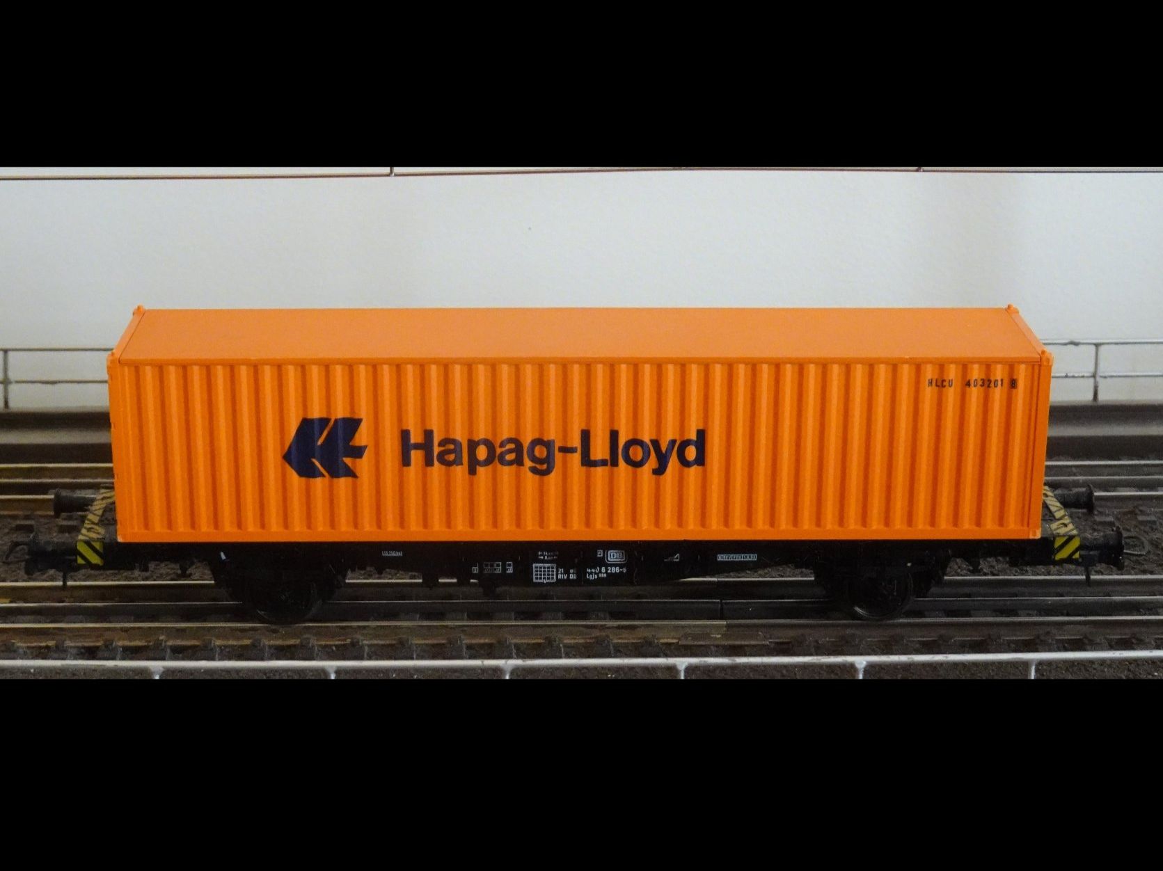Roco Modellini di ferrovie: Fleischmann 5242, Containerwagen 'Hapag-Lloyd' der DB – Usato da Grossaffoltern venduto da berner85