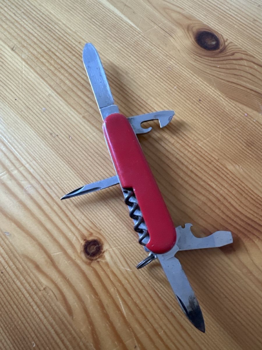 Coltelli tascabile: Couteau suisse  Elinox à partir de 1.- – Usato da Vésenaz venduto da Angela.C3 2