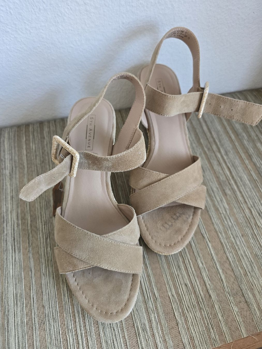 Scarpe da donna: Neue Ledersandalen, Größe 41 – Nuovo e nell'imballaggio originale da Wädenswil venduto da sos_6vlx 2