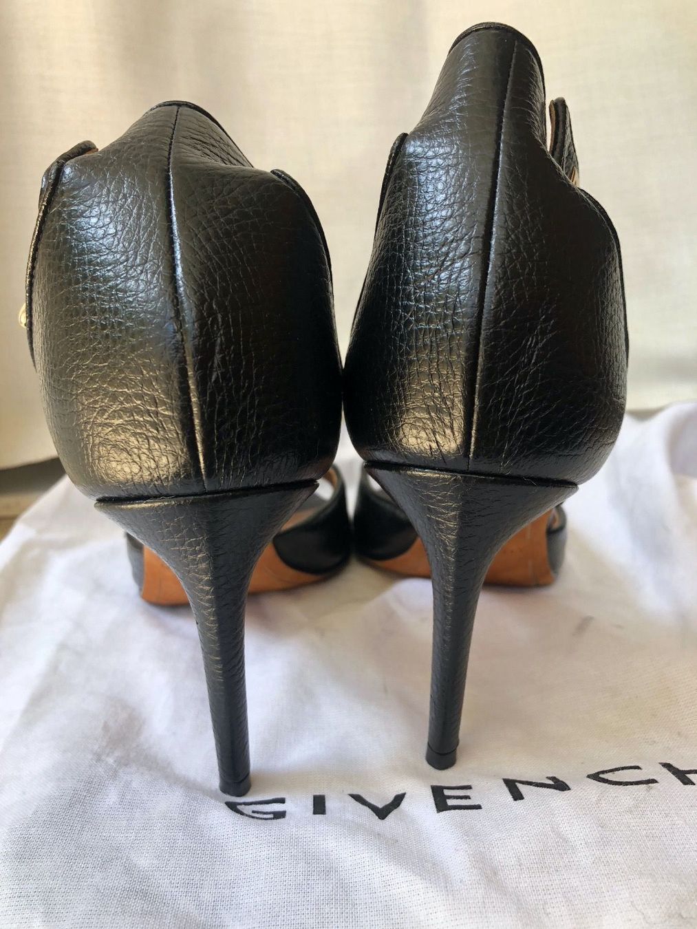 Givenchy Scarpe da donna: Givenchy shark lock N. 36,5 – Nuovo (secondo la descrizione) da Lugano venduto da Vintage.Mood 7