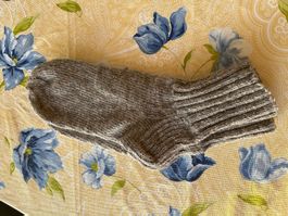 100% Schurwolle Socken Herr 41/42 hellgrau handgestrickt