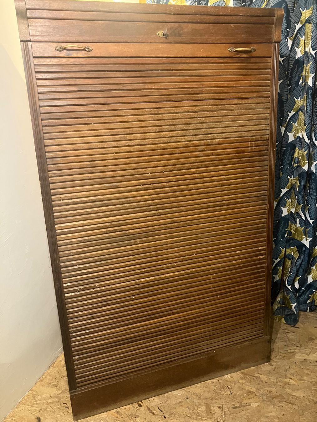 Armadi: Armoire à rideaux – Usato da Cressier NE venduto da rockpat 1