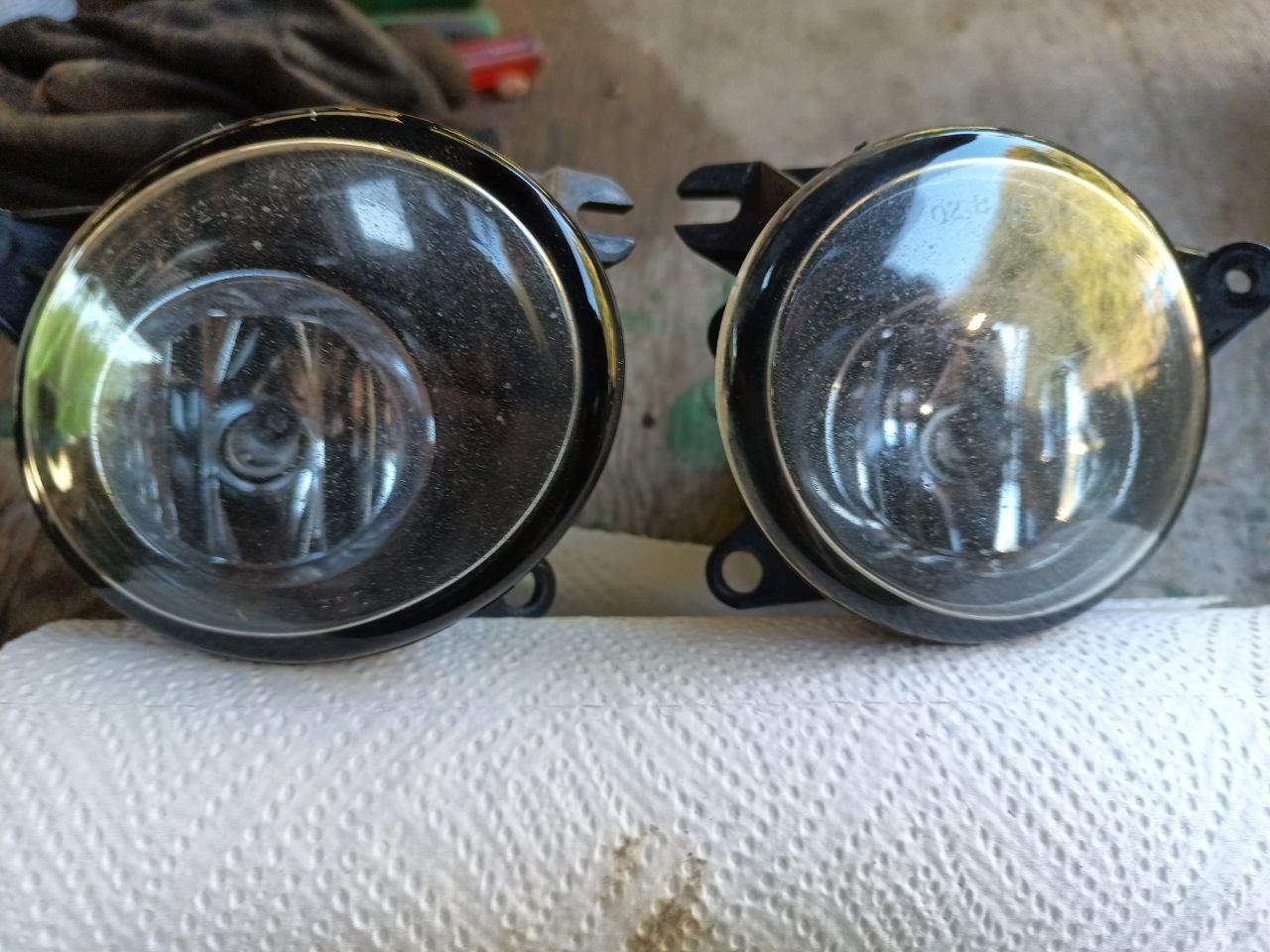 Hella Scheinwerfer: Hella 246561-00 Front Fog 2x – Gebraucht aus Gudo von dispo3 2