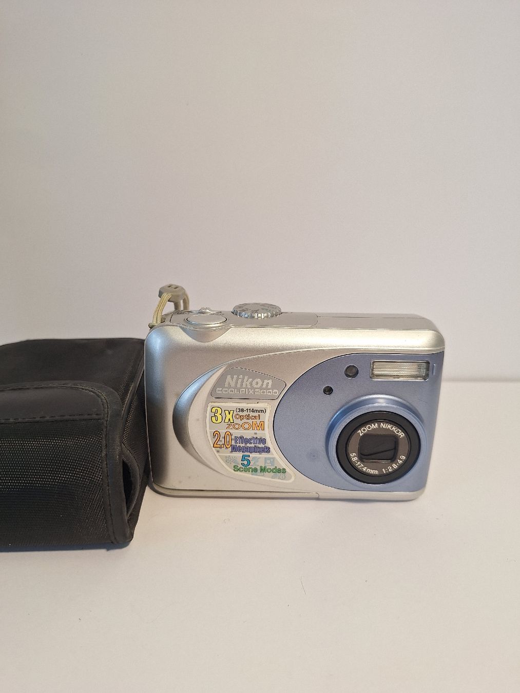 Nikon Fotocamera: Nikon Coolpix 2000 2.0mp Digitalkamera – Usato da Pfäffikon SZ venduto da TobyPeterson 1