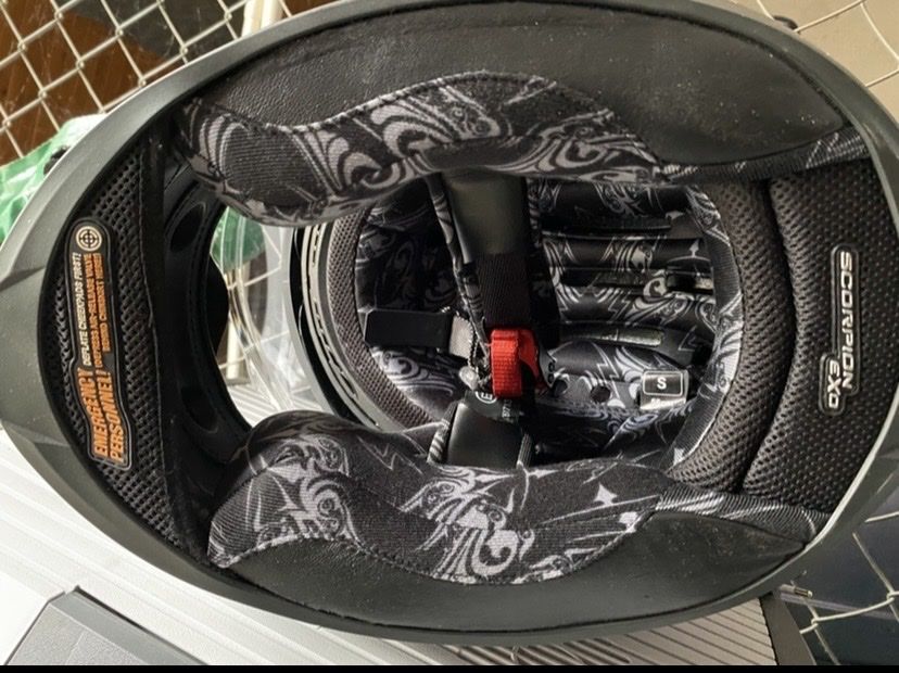 Caschi & visiere: Motorradhelm Damen Grösse S / 56 cm – Usato da Reinach BL venduto da est_9x65 1
