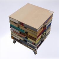 Rollhocker/Tisch aus Büchern (klein)