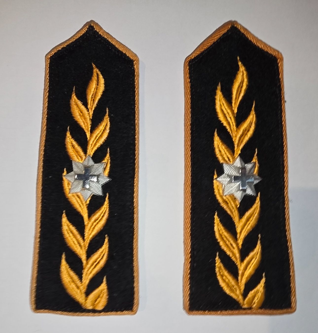 Schweizer Armee Placchette & Badge: Schulterklappen  Set.Ordonnanz 1949 > Brigadier – Usato da Obermumpf venduto da oiskypoisky