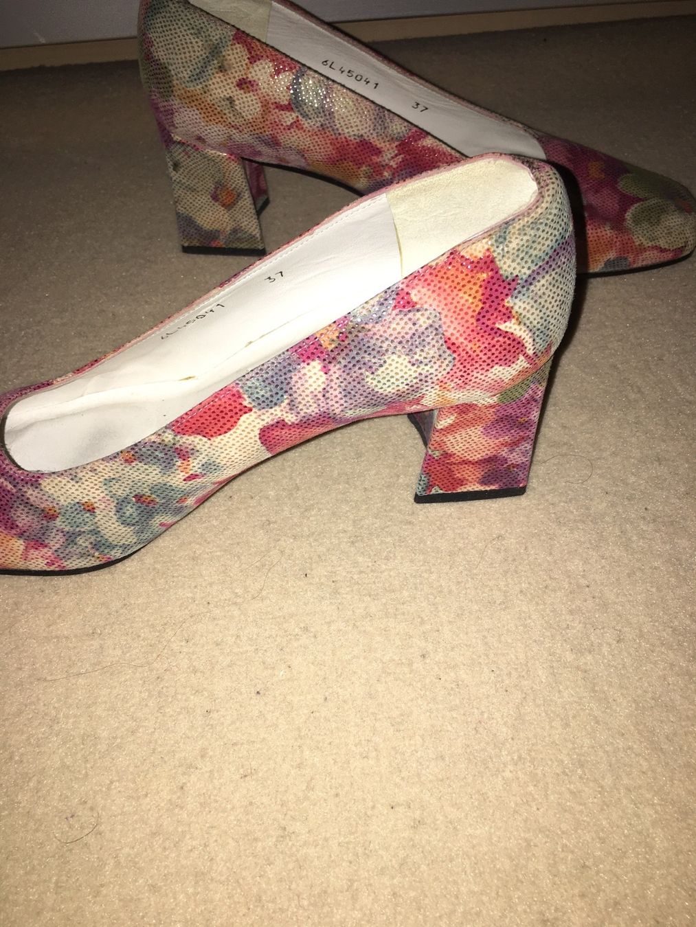 Stuart Weitzman Scarpe da donna: STUART WEITZMANN Pumps, Gr. 37, bunt – Usato da Arni AG venduto da Mimo007 4