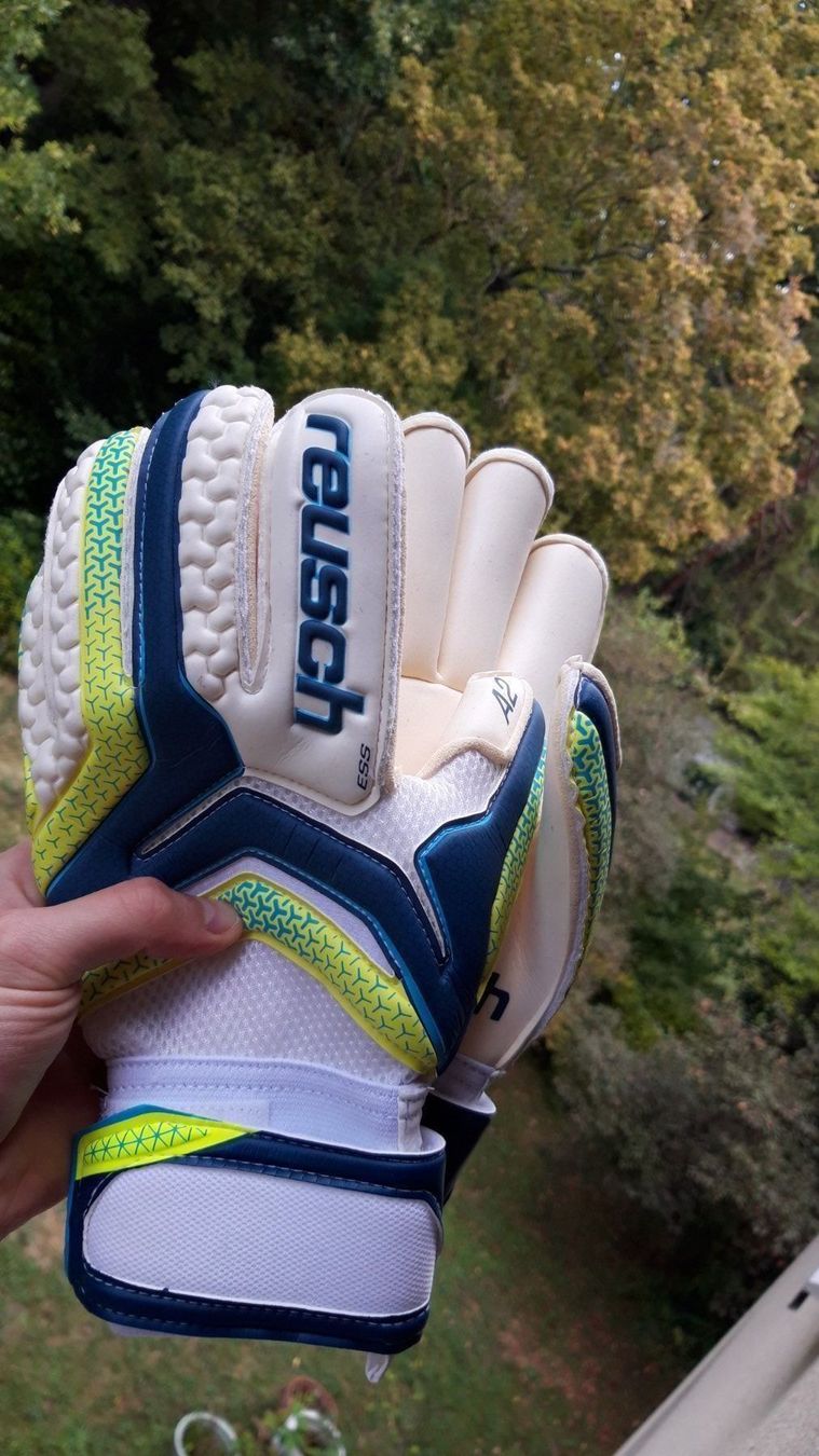 Reusch Handschuhe & Handstulpen: Reusch Serathor A2 Rollfinger (8.5) – Neu und originalverpackt aus Chambésy von gk_specialist