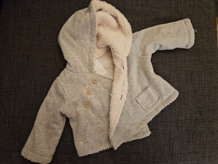 graue Babyjacke, Gr. 68