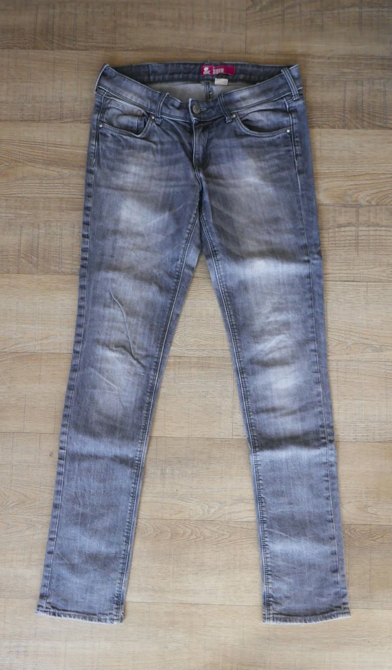 Pantaloni: Jeans grau Gr. 28 – Usato da Port venduto da uzuku