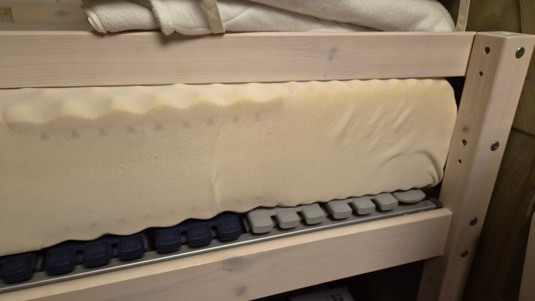 Letti: Kinder Hochbett mit Lattenrost, mit oder ohne Matratze – Usato da Herisau venduto da Musikfestival 6