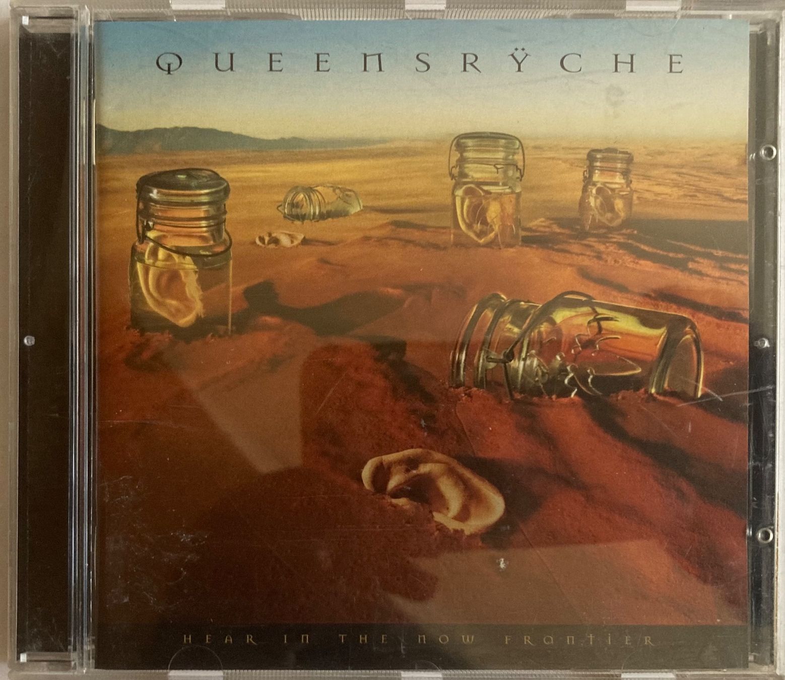 CDs: QUEENSRŸCHE - HEAR IN THE NOW FRONTIER – Gebraucht aus Poliez-Pittet von Newtown-Records