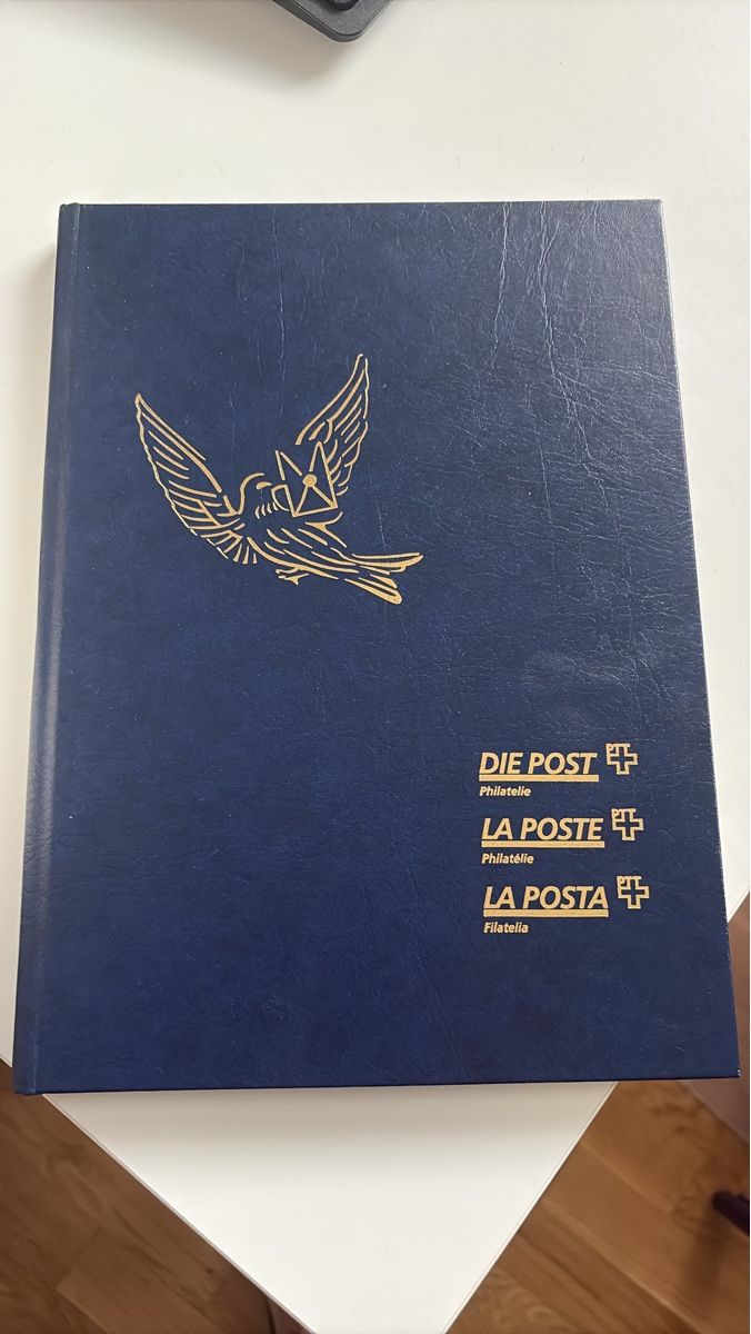 Tutti i francobolli: Philatelie Album Die Post La Poste La Posta blau – Usato da Sissach venduto da Loredana89