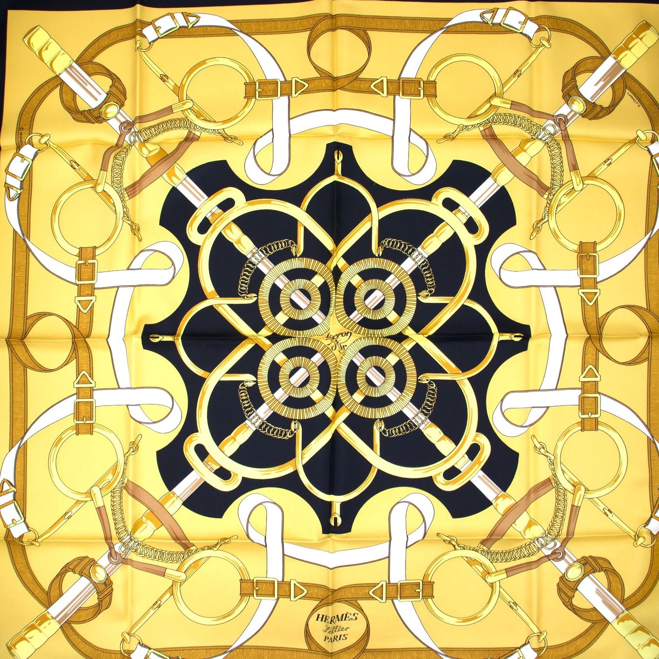 Hermès Foulards, Tücher & Schals: Hermès Carré "Eperon d'Or" schwarz – Gebraucht aus Binningen von Designerlabels 6