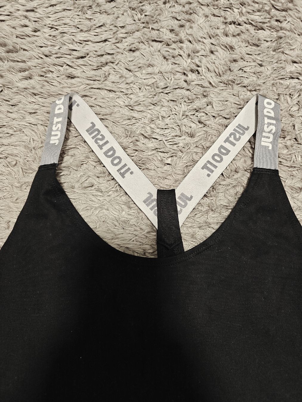 Nike Top: Nike Tank Top – Usato da Pieterlen venduto da Saemelili 2