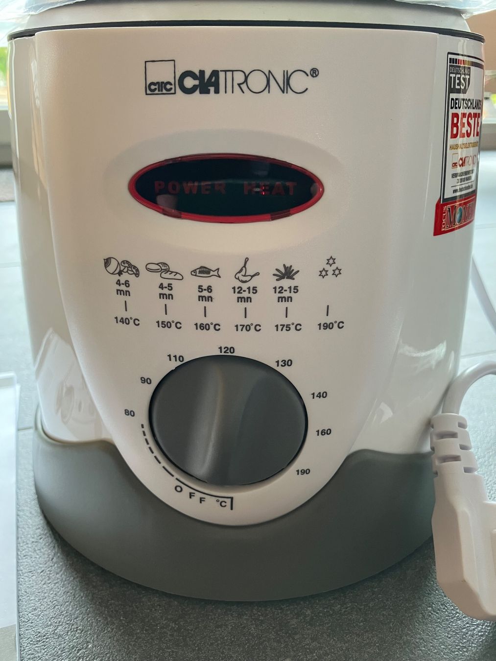 Appareils de cuisine: Fritteuse Clatronic FFR 2916 neu mit Zubehör – Neuf avec emballage d'origine à Münchenwiler par reneporchet 3
