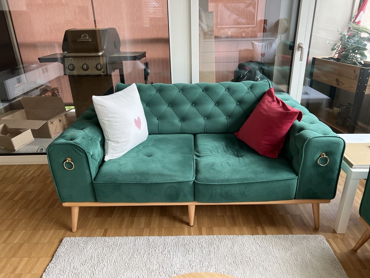 Divani: 2 Sofas Samt Grün Chesterfield Optik  – Usato da Reinach BL venduto da katttta 2