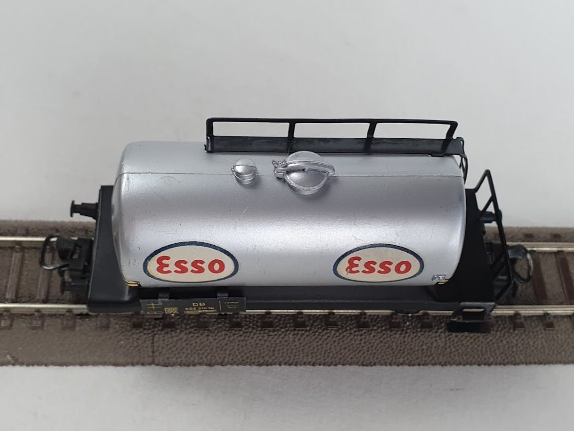 Märklin Modellini di ferrovie: Märklin 4501 DB Kesselwagen "ESSO", Version: 1962 – Usato da Seon venduto da voAllBah 2