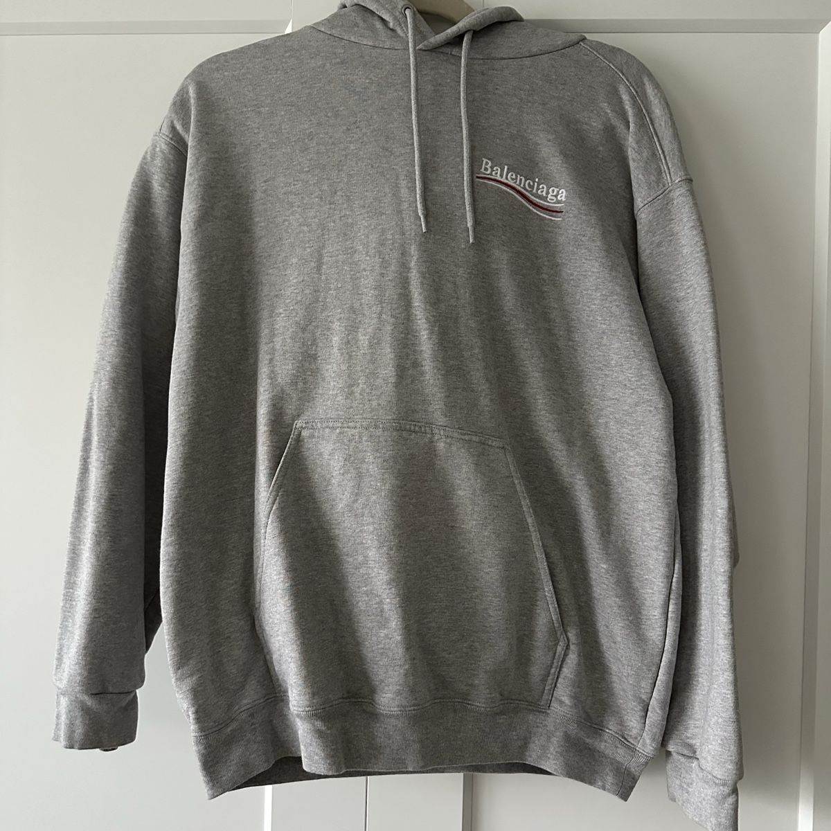Balenciaga Maglioni & Felpe: Balenciaga Hoodie Grau – Nuovo (secondo la descrizione) da Zürich venduto da Nomase10.