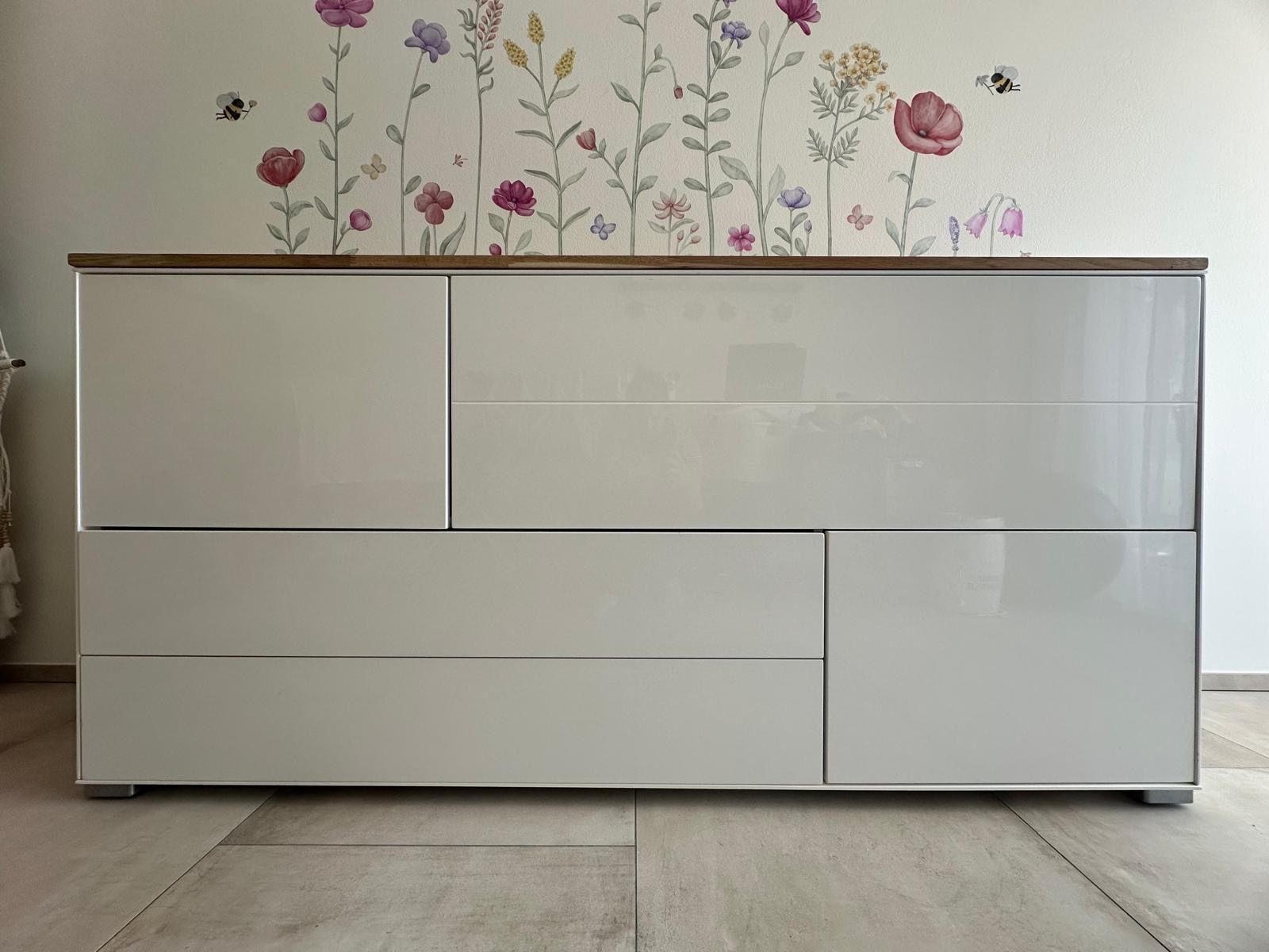 Livique Cassettiere: Sideboard weiss mit Eichen-Holzplatte, guter Zustand – Usato da Lachen SZ venduto da Luxolino 5