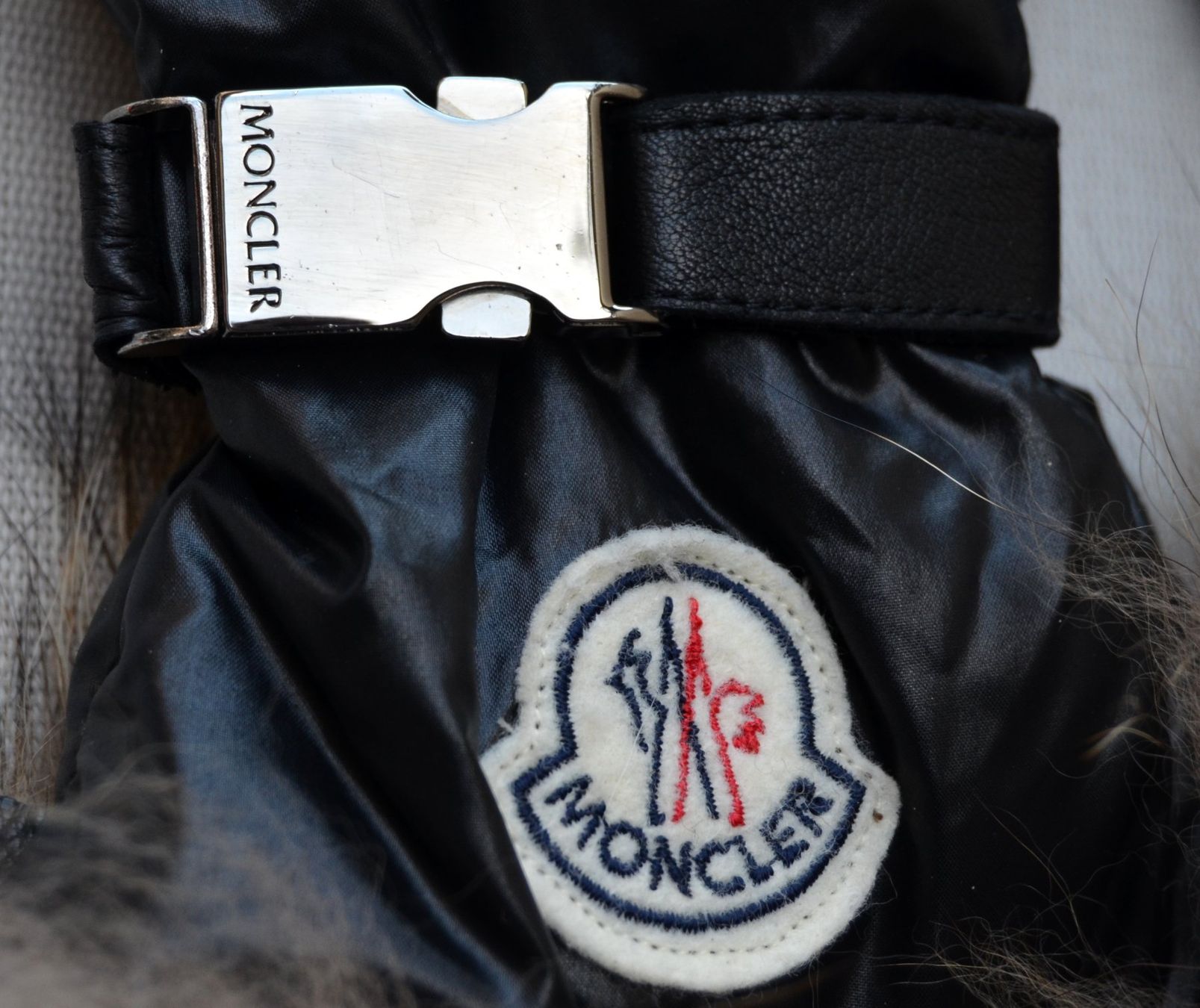 Moncler Guanti & manicotti: Moncler Fausthandschuhe / moufles S – Usato da Collonges venduto da Auganien 5