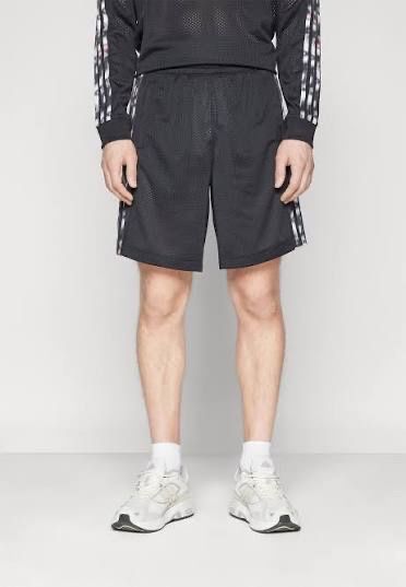 Adidas Pantaloni: Adidas shorts gr. s – Nuovo (secondo la descrizione) da Zürich venduto da liv125