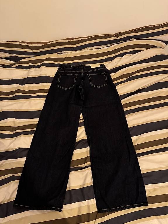 Jeans: Jean bleu brut taille basse S – D'occasion à Genève par dia_w9qp 1