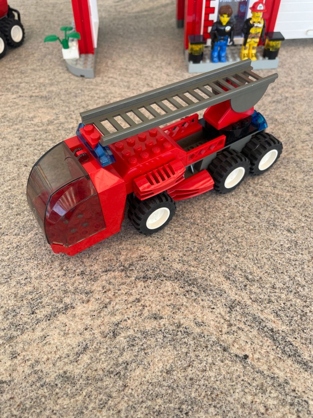 Lego Baukästen: LEGO Juniors Feuerwache 4651 mit Anleitung – Gebraucht aus Geroldswil von Jeremy11 5
