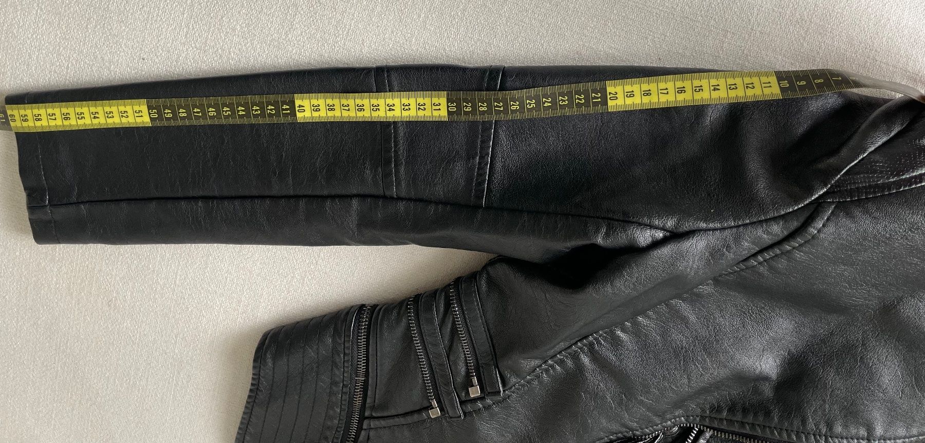 Giacche: Statement Biker Lederjacke Vintage, taillierter Schnitt – Usato da Schindellegi venduto da Ellaesyam 9