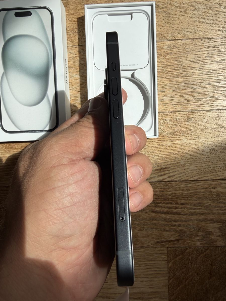 Apple Telefoni cellulari / Smartphones: Neues Iphone 15 128gb Schwarz  – Nuovo e nell'imballaggio originale da Bern venduto da Alexandro 2