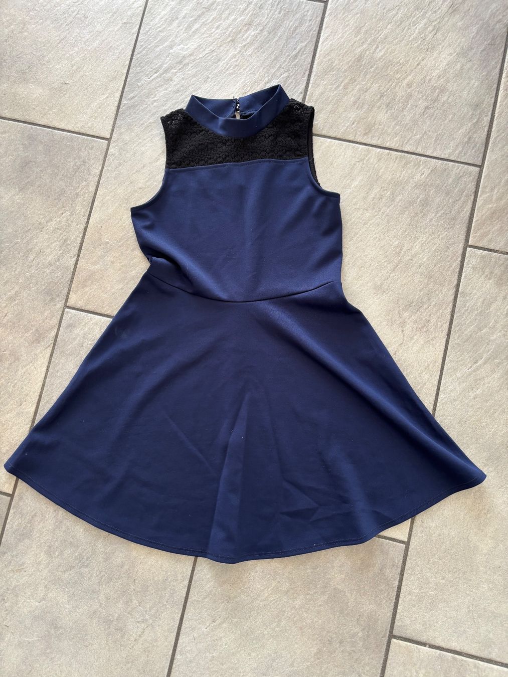 Vestiti & Gonne: Kleid Gr 134/140 festlich – Usato da Sins venduto da sinserin