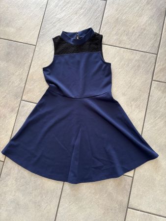 Kleid Gr 134/140 festlich
