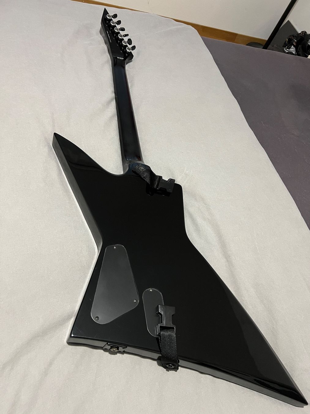 Esp Strumenti musicali: ESP LTD EX-400BD Explorer James Hetfield Diamond Plate – Usato da Mägenwil venduto da lighting_technician 4